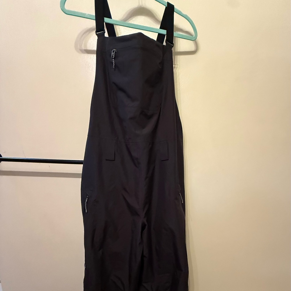 Patagonia black Powdertown ski bib women’s size XL